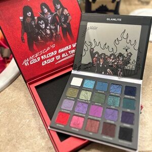 KISS Eyeshadow Palette - Multi-Color